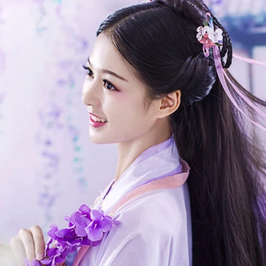 飄逸紫衣帶團(tuán)扇女生頭像，唯美古風(fēng)真人頭像