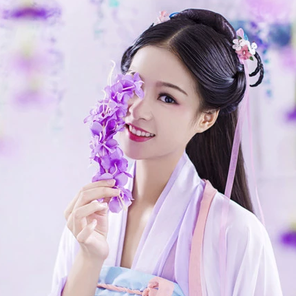 飄逸紫衣帶團(tuán)扇女生頭像，唯美古風(fēng)真人頭像