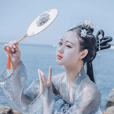 兩組齊胸襦裙?jié)h服女子頭像，唯美古風真人頭像