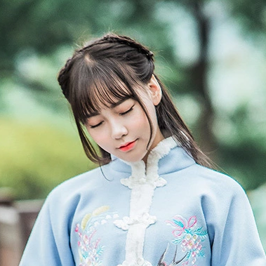 可愛(ài)帶團(tuán)扇和傘女生頭像，唯美古風(fēng)真人頭像