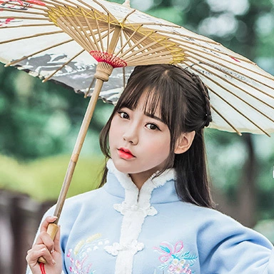 可愛(ài)帶團(tuán)扇和傘女生頭像，唯美古風(fēng)真人頭像