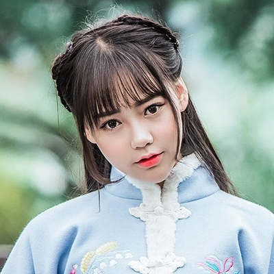 可愛(ài)帶團(tuán)扇和傘女生頭像，唯美古風(fēng)真人頭像
