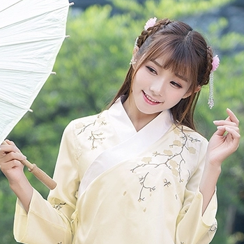 淡黃色漢服帶傘女生頭像，唯美古風真人頭像