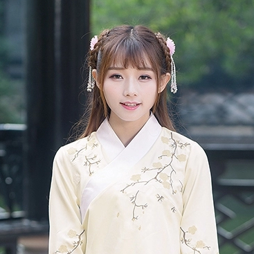 淡黃色漢服帶傘女生頭像，唯美古風真人頭像