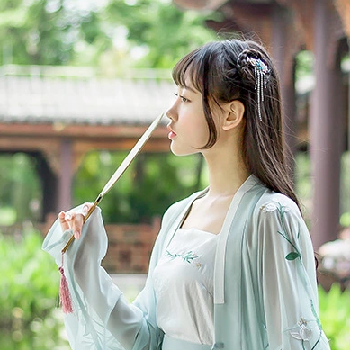 杜若花枝帶和團扇傘女生頭像，唯美古風(fēng)頭像