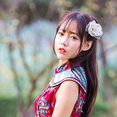 紅衣帶傘女生頭像，唯美古風(fēng)真人頭像