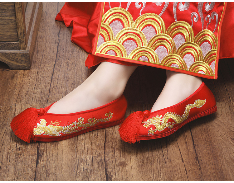 千層平底繡花鞋，流蘇新娘結(jié)婚鞋