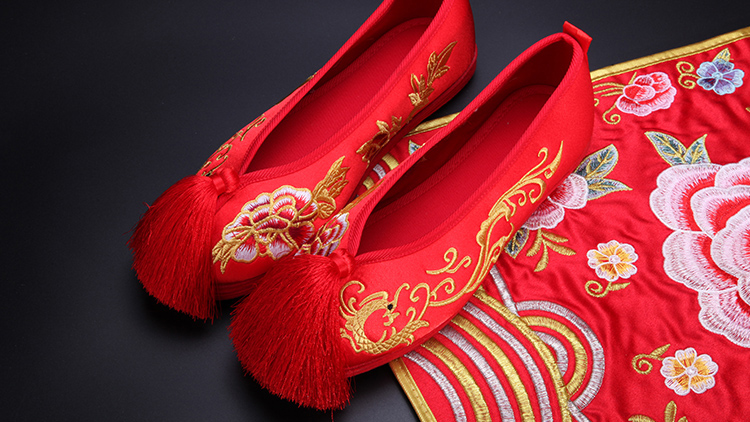 千層平底繡花鞋，流蘇新娘結(jié)婚鞋