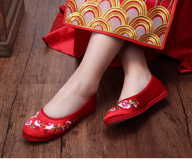 古典家佳樂文學繡花鞋，兩款刺繡新娘結婚鞋