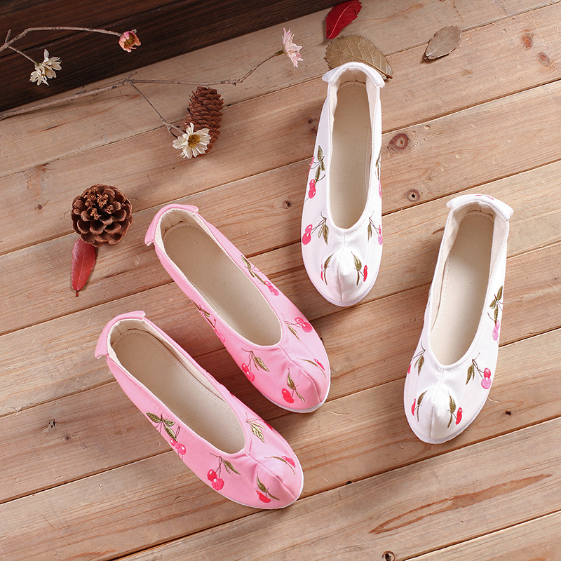 櫻桃刺繡可愛(ài)翹頭鞋，復(fù)古傳統(tǒng)繡花鞋