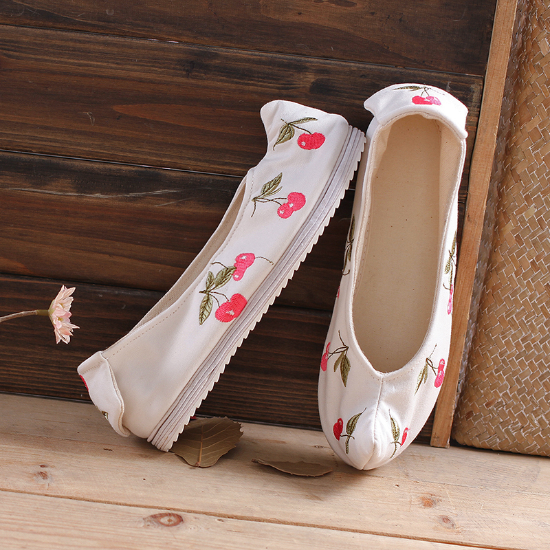 櫻桃刺繡可愛(ài)翹頭鞋，復(fù)古傳統(tǒng)繡花鞋