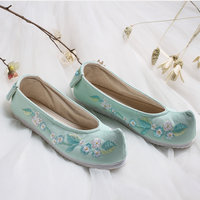 花朵刺繡翹頭鞋，復(fù)古民族風(fēng)繡花鞋