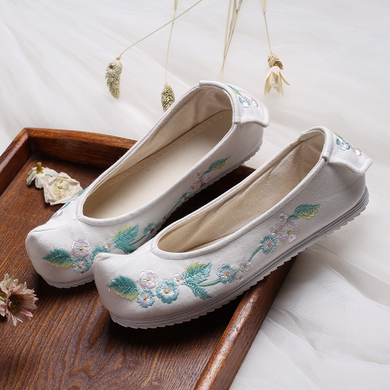花朵刺繡翹頭鞋，復(fù)古民族風(fēng)繡花鞋