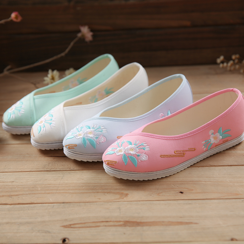 簡單別致花朵刺繡平底鞋，復(fù)古民族風(fēng)繡花鞋