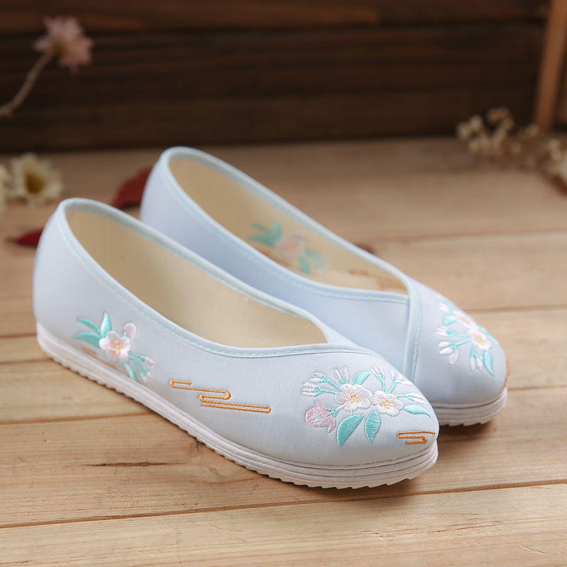 簡單別致花朵刺繡平底鞋，復(fù)古民族風(fēng)繡花鞋