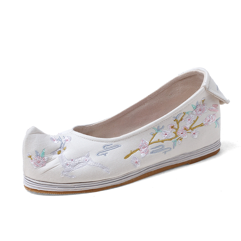 梅花鹿刺繡內(nèi)增高翹頭鞋，復(fù)古繡花鞋