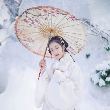 雪中團花帶傘女子頭像，唯美古真人頭像