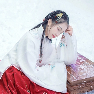 雪中團花帶傘女子頭像，唯美古真人頭像