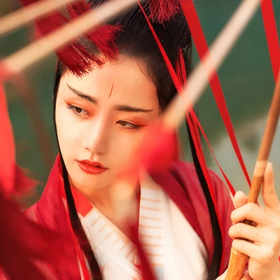 紅衣女子霸氣喝酒頭像，唯美古風真人頭像