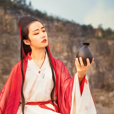 紅衣女子霸氣喝酒頭像，唯美古風真人頭像