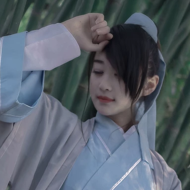 竹林舞劍女生頭像，唯美古風(fēng)真人頭像