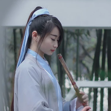 竹林舞劍女生頭像，唯美古風(fēng)真人頭像