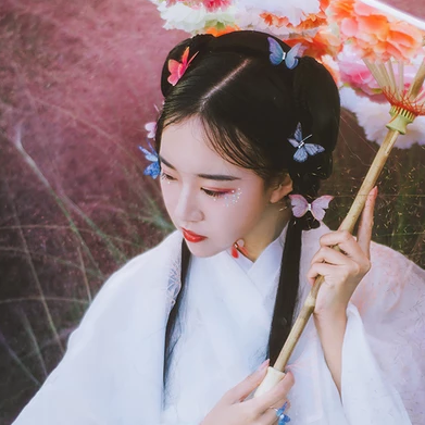 蝶花帶傘女生頭像，唯美古風(fēng)真人頭像