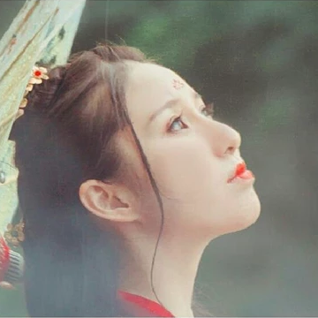 相思紅衣帶傘女生頭像，唯美古風(fēng)真人頭像
