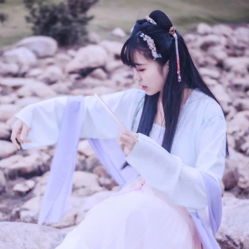 清新帶團扇女生頭像，唯美古風真人頭像