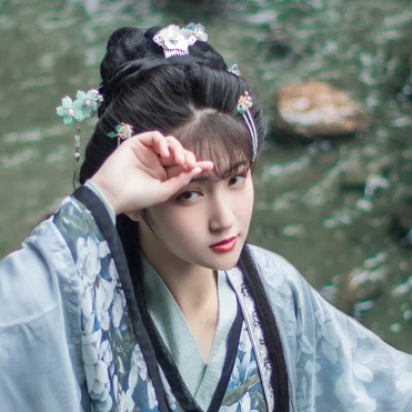 古典琵琶女子頭像，唯美古風真人頭像