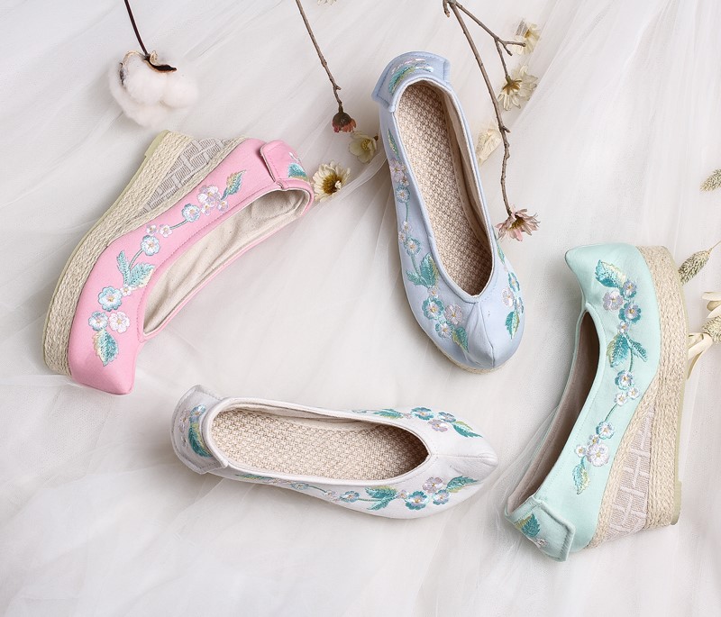 復(fù)古文藝坡跟繡花鞋，傳統(tǒng)旗袍翹頭鞋