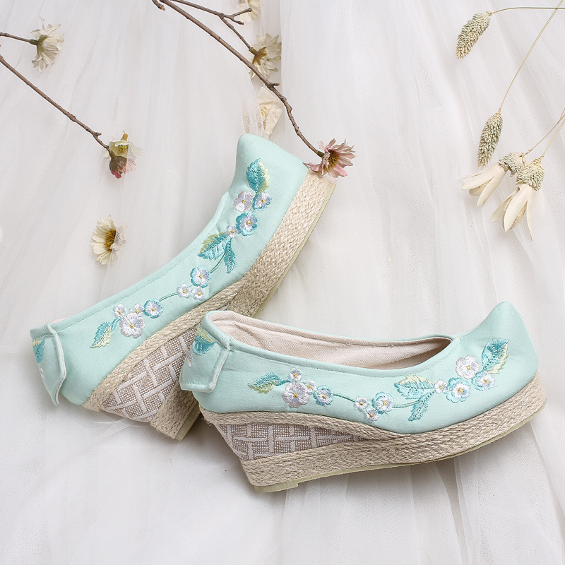 復(fù)古文藝坡跟繡花鞋，傳統(tǒng)旗袍翹頭鞋