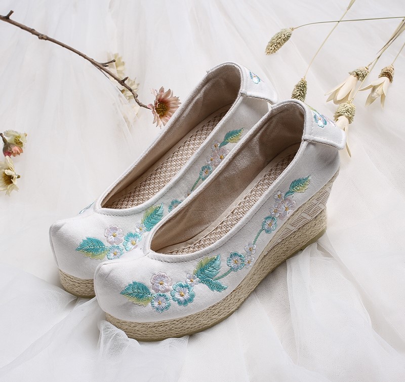 復(fù)古文藝坡跟繡花鞋，傳統(tǒng)旗袍翹頭鞋