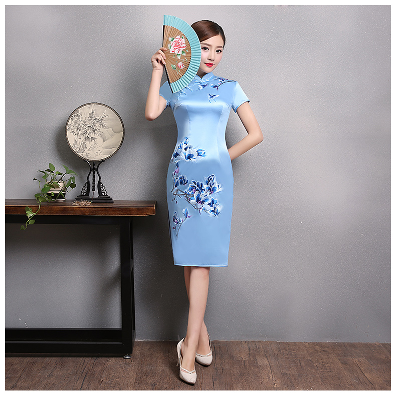 玉蘭香刺繡旗袍，復(fù)古淺藍(lán)色短袖旗袍裙