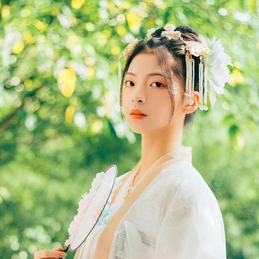 花神淚帶團(tuán)扇女生頭像，唯美古風(fēng)真人頭像