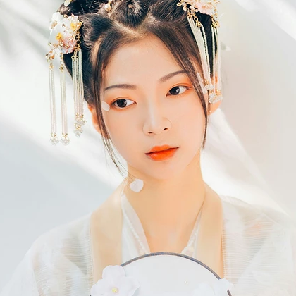 花神淚帶團(tuán)扇女生頭像，唯美古風(fēng)真人頭像