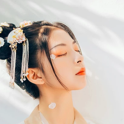 花神淚帶團(tuán)扇女生頭像，唯美古風(fēng)真人頭像
