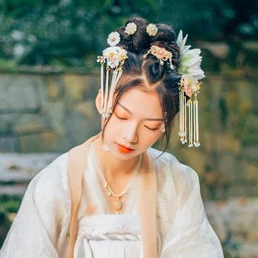 花神淚帶團(tuán)扇女生頭像，唯美古風(fēng)真人頭像