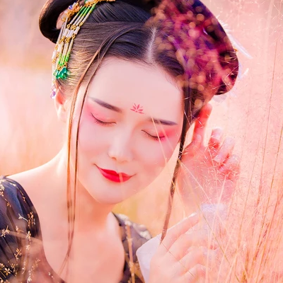粉黛帶紅傘女生頭像，唯美古風(fēng)真人頭像