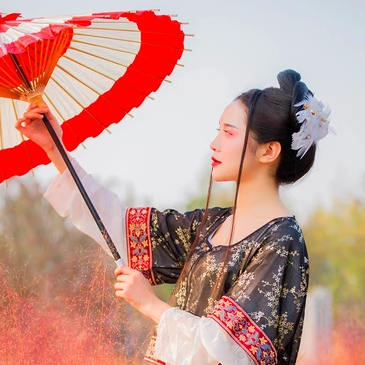 粉黛帶紅傘女生頭像，唯美古風(fēng)真人頭像