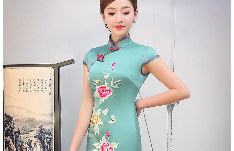 復(fù)古繡花旗袍，短袖真絲旗袍裙