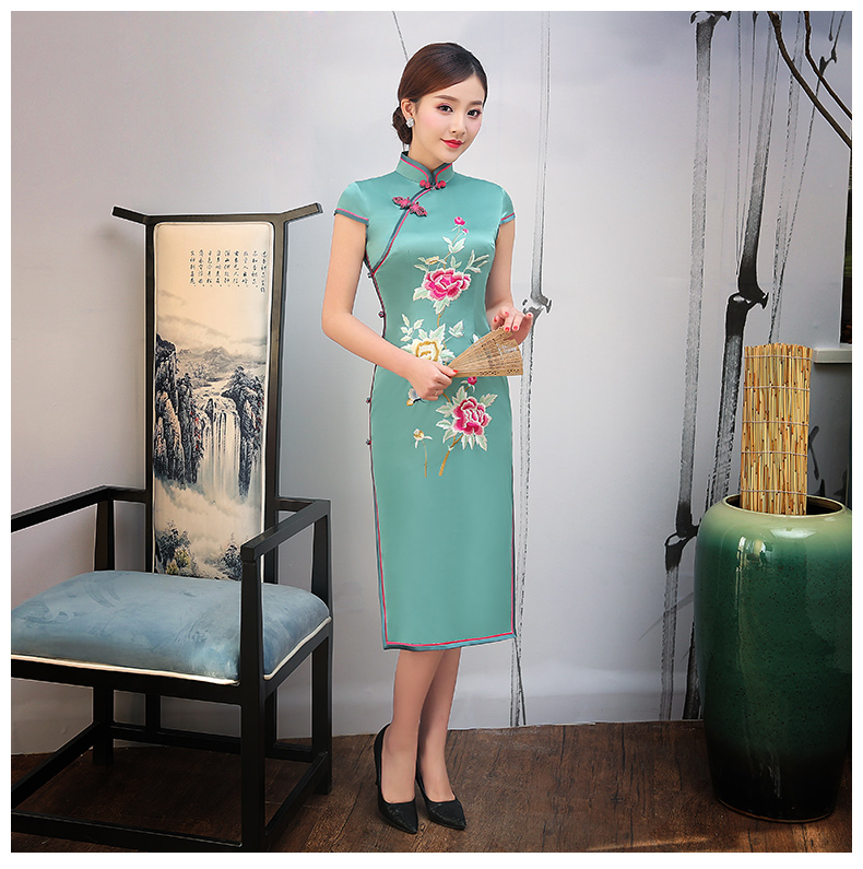 復(fù)古繡花旗袍，短袖真絲旗袍裙