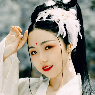 羽毛下雪白衣女生頭像，唯美古風真人頭像