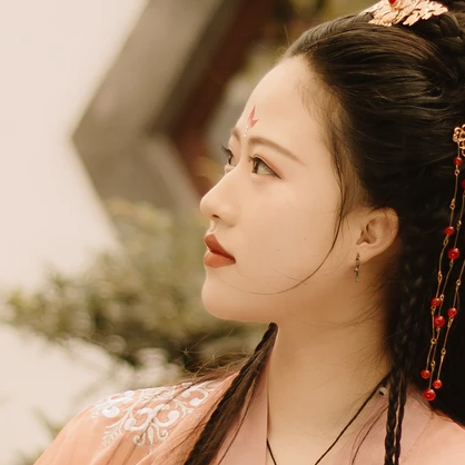 紅色帶傘女子頭像，唯美古風(fēng)真人頭像