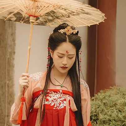 紅色帶傘女子頭像，唯美古風(fēng)真人頭像