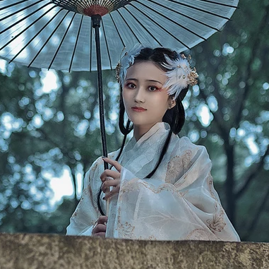 妖艷帶傘女子頭像，唯美古風(fēng)真人頭像