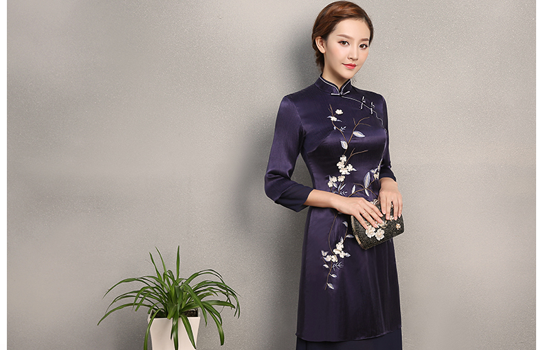 深藍色時尚繡花旗袍，中長款改良旗袍裙
