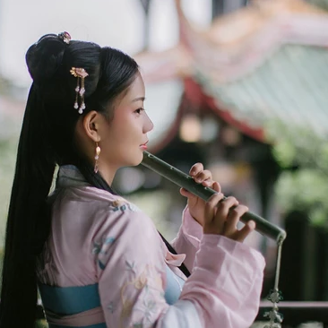 清新唯美帶團扇女生頭像，古風真人頭像