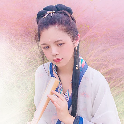 粉嫩帶折扇女生頭像，唯美古風(fēng)真人頭像