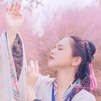 粉嫩帶折扇女生頭像，唯美古風(fēng)真人頭像